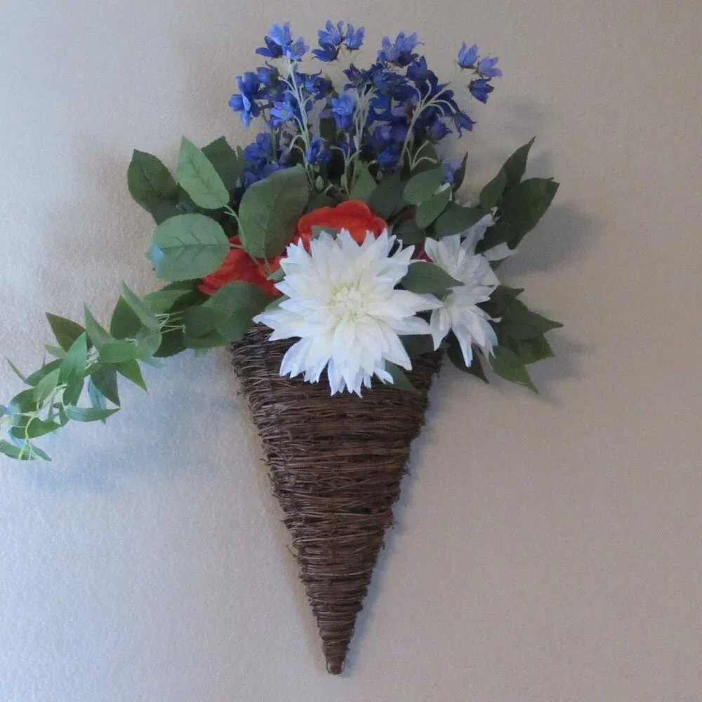 Beautiful Large Grandin Road Exclusive Agostino Hanging Floral Wall Cone Retired